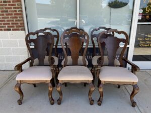 8 Piece Banded Dining Set with Cabriole Legs