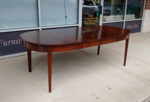 Vintage Mahogany Dining Table w. Two Leaves